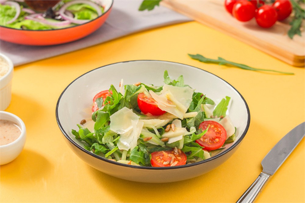 {{photo.Alt || photo.Description || 'Салат с рукколой, яблоком и пармезаном'}}