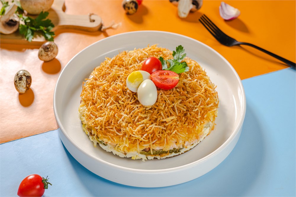 {{photo.Alt || photo.Description || 'Салат с копчёной курицей и картофелем пай'}}