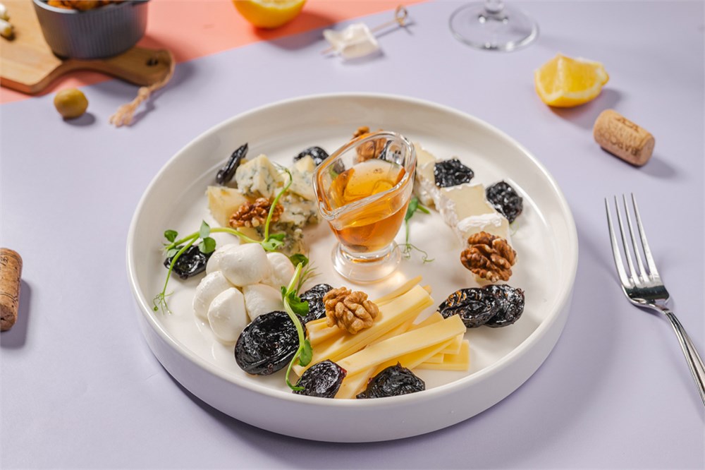 {{photo.Alt || photo.Description || 'Сырное ассорти '}}