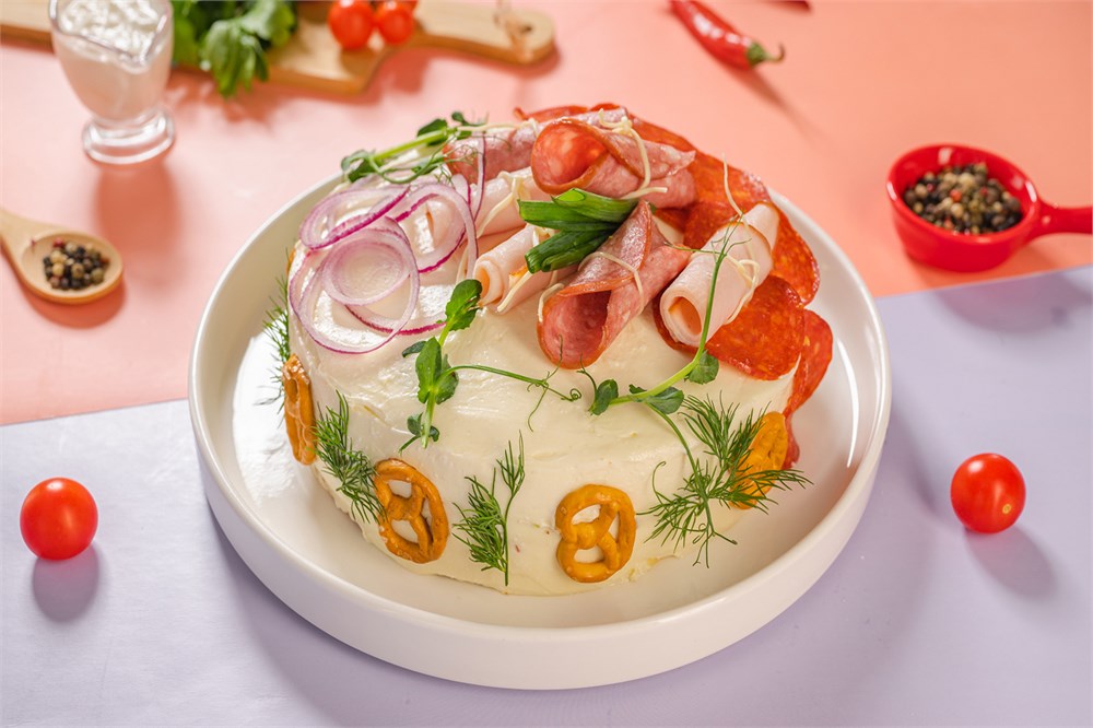 {{photo.Alt || photo.Description || 'Сэндвич-торт с колбасой'}}