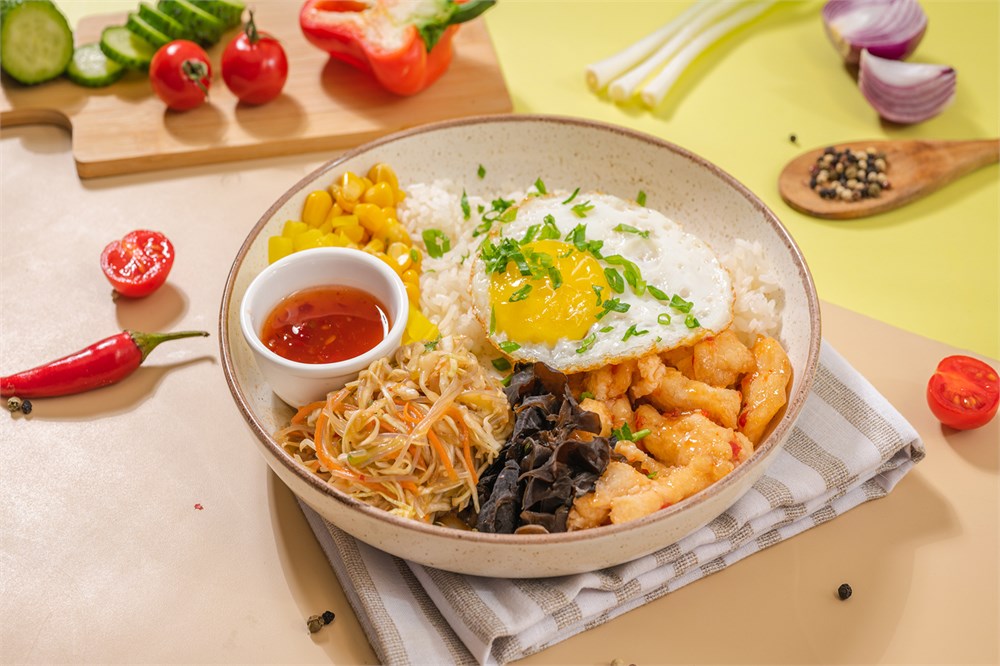 {{photo.Alt || photo.Description || 'Куриное филе с овощами в кисло-сладком соусе'}}