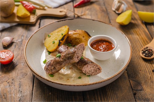 Колбаска-гриль из баранины и курицы с картофелем на углях 1030653