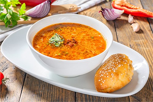 Харчо со сливой с пирожком из баранины 1043129