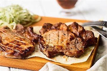 {{photo.Alt || photo.Description || 'Стейк из свинины'}}