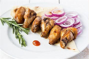 {{photo.Alt || photo.Description || 'Крылышки острые'}}