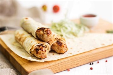 {{photo.Alt || photo.Description || 'Люля-кебаб из свинины'}}