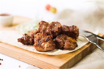 {{photo.Alt || photo.Description || 'Шашлык из свинины'}}