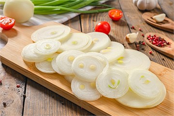 {{photo.Alt || photo.Description || 'Лук резаный с зеленью 50 г'}}