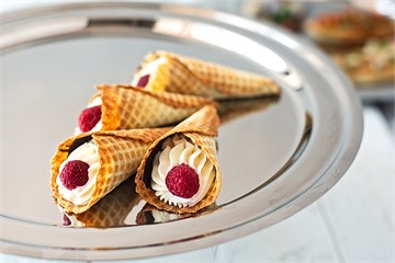 {{photo.Alt || photo.Description || 'Домашняя вафля с кремом чиз 1 шт'}}