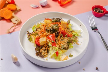 {{photo.Alt || photo.Description || 'Салат с овощами, сыром фета и киноа'}}