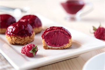 {{photo.Alt || photo.Description || 'Пирожные шу с малиной 8 шт'}}