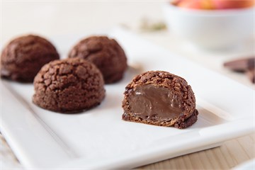 {{photo.Alt || photo.Description || 'Пирожные шу с шоколадным кремом 8 шт'}}