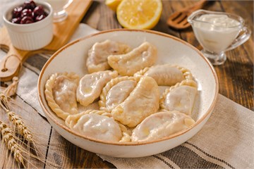 {{photo.Alt || photo.Description || 'Вареники с вишней замороженные, весовые'}}