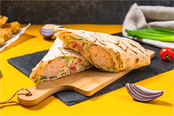 {{photo.Alt || photo.Description || 'Шаурма с люля-кебабом из курицы'}}