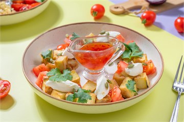 {{photo.Alt || photo.Description || 'Салат с хрустящими баклажанами и помидорами '}}