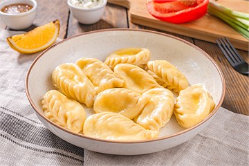 {{photo.Alt || photo.Description || 'Вареники с творогом сладкие замороженные, весовые'}}