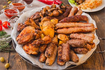 {{photo.Alt || photo.Description || 'Ассорти из шашлыков и купатов'}}