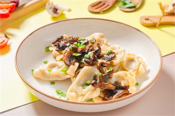 {{photo.Alt || photo.Description || 'Вареники с картофелем и лесными грибами Доставка '}}