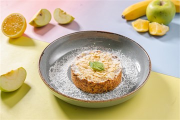 {{photo.Alt || photo.Description || 'Десерт с яблочным пюре'}}