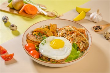 {{photo.Alt || photo.Description || 'Бифштекс из свинины с яйцом'}}