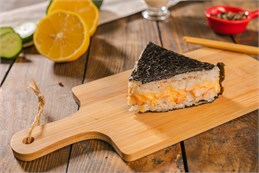 {{photo.Alt || photo.Description || 'Онигири с креветкой и соусом чили-манго'}}